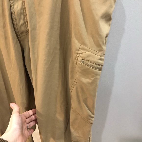 NEW Wrangler Men’s Flex Waist Khaki Camel Tan Outdoors Work Cargo Straight Pants - Picture 3 of 5